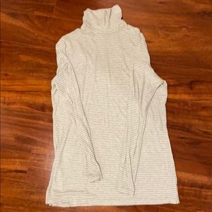 Jones New York tunic turtleneck top